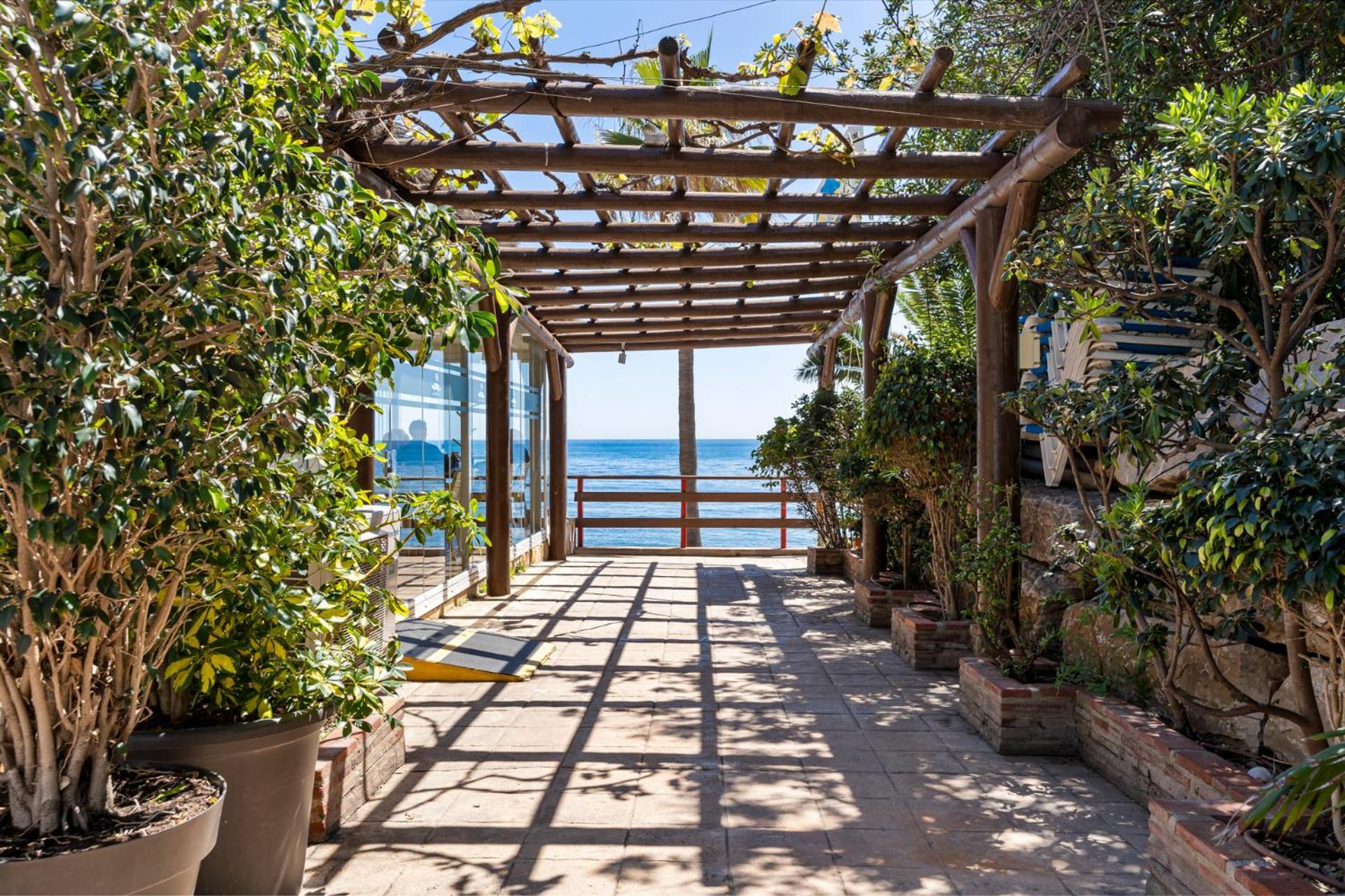 Beachfront Calahonda By Costarentals - Ref 89 *